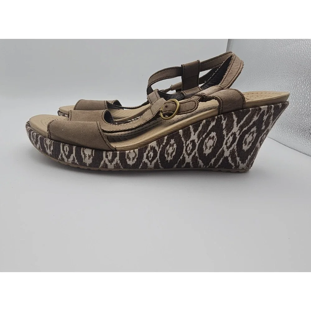Crocs Women's. Wedge Sandals with Geographic Design Size 9